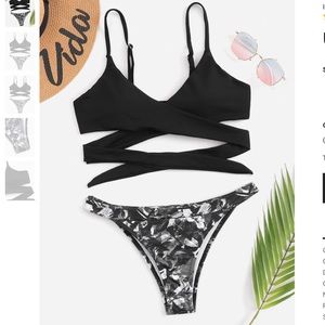 NWOT Black and white floral bikini bottom size L